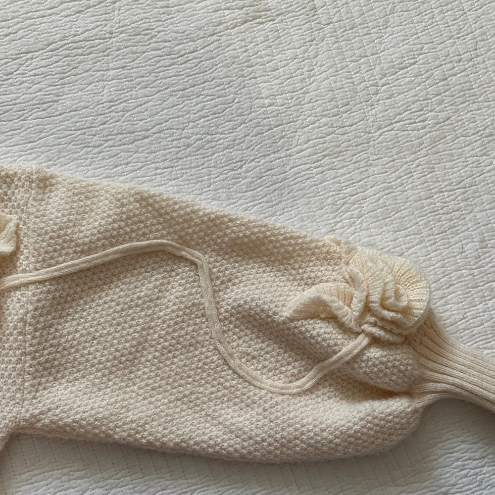 Chic Cream Turtleneck Sweater with Floral Accents - Picture 5 of 8